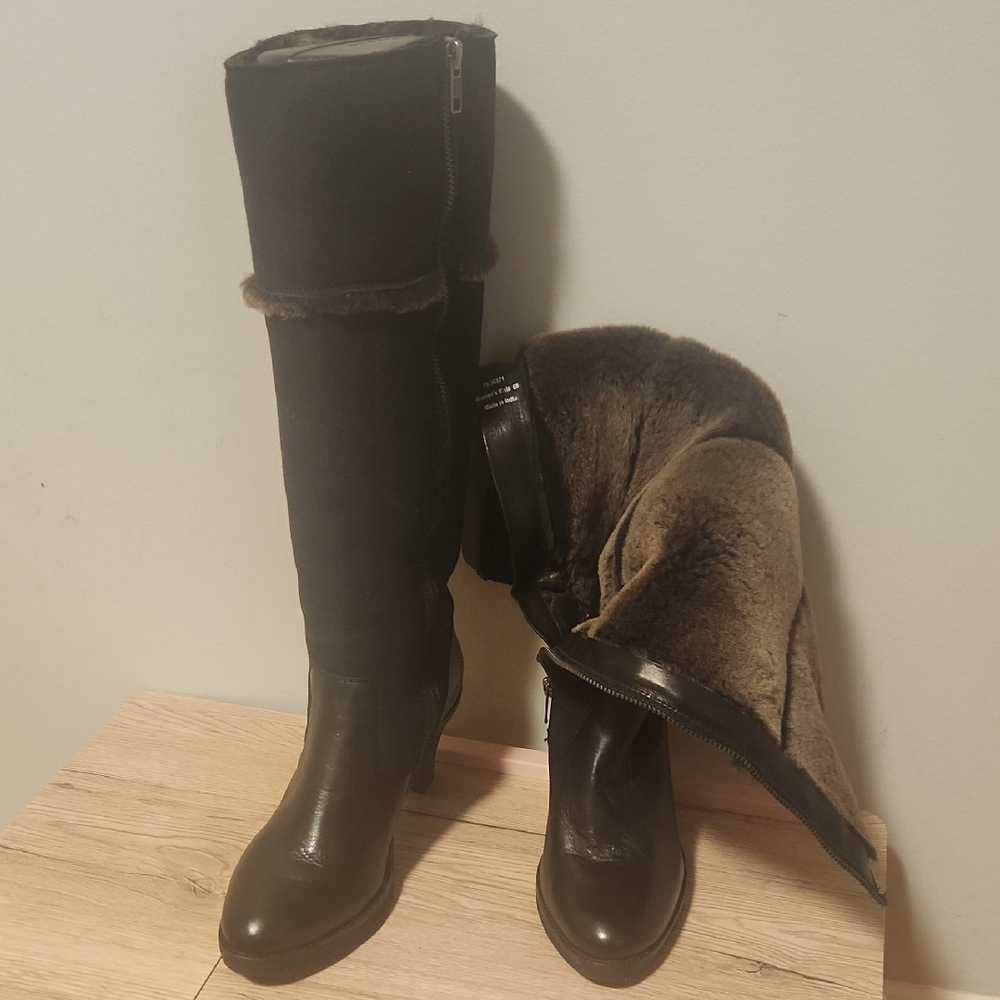 Black Knee-High Leather Boots with Fur Lining